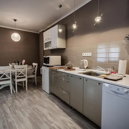 Dom Daleko Od Domu *